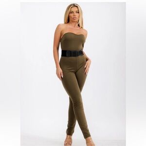 WOMEN'S SLEEVELESS BELTED SOLID SKINNY LEG JUMPSUIT